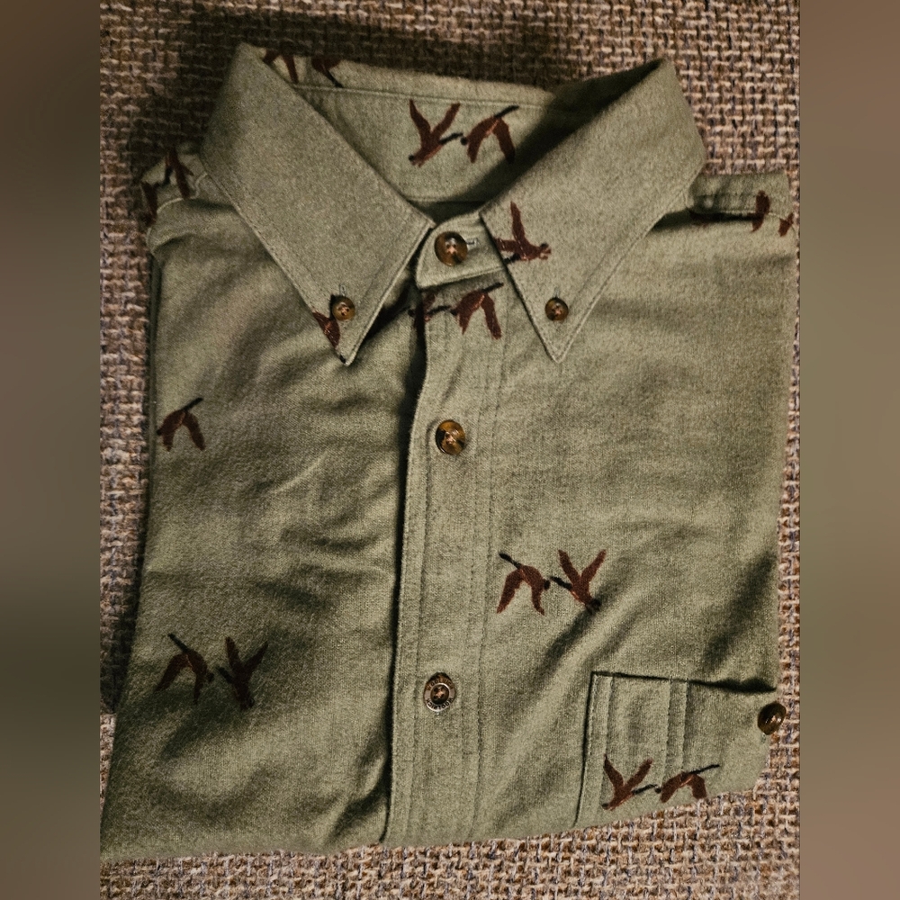 WoolrIch Sage Green Button-Up Mens Shirt Flying Ducks Hunting SIze L